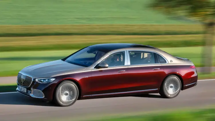 Luxury Sedans in the UAE: Elegance That Turns Heads on Dubai’s Roads